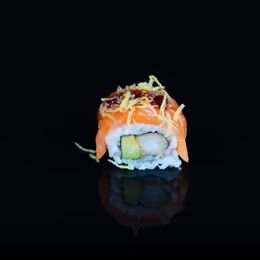 136. Uramaki Ebi Salmon (4 Pzs.)