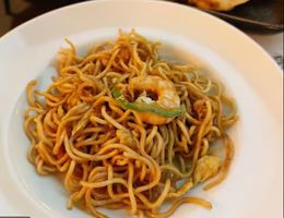 222. Yakisoba frito con gambas